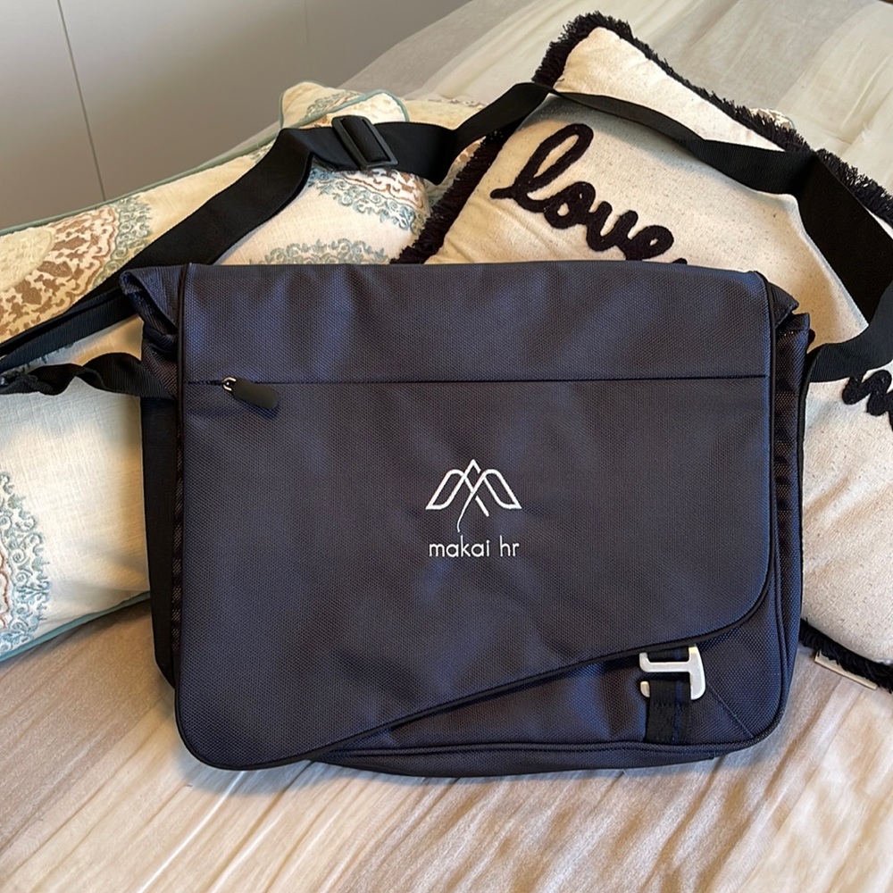 NWOT Navy Blue Laptop Bag / Messenger Bag
